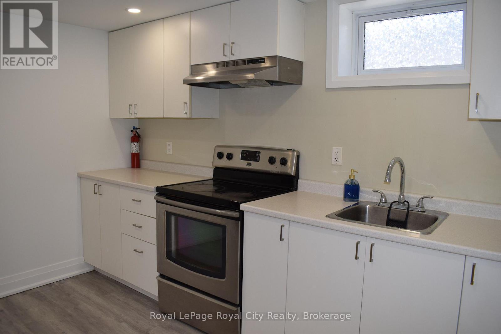 61 Nelson Court, Halton Hills, Ontario  L7J 1A5 - Photo 6 - W13816354