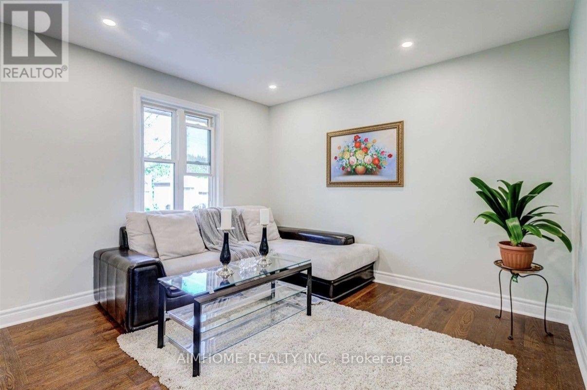 32 Lauralynn Crescent, Toronto, Ontario  M1S 2H5 - Photo 4 - E13816240