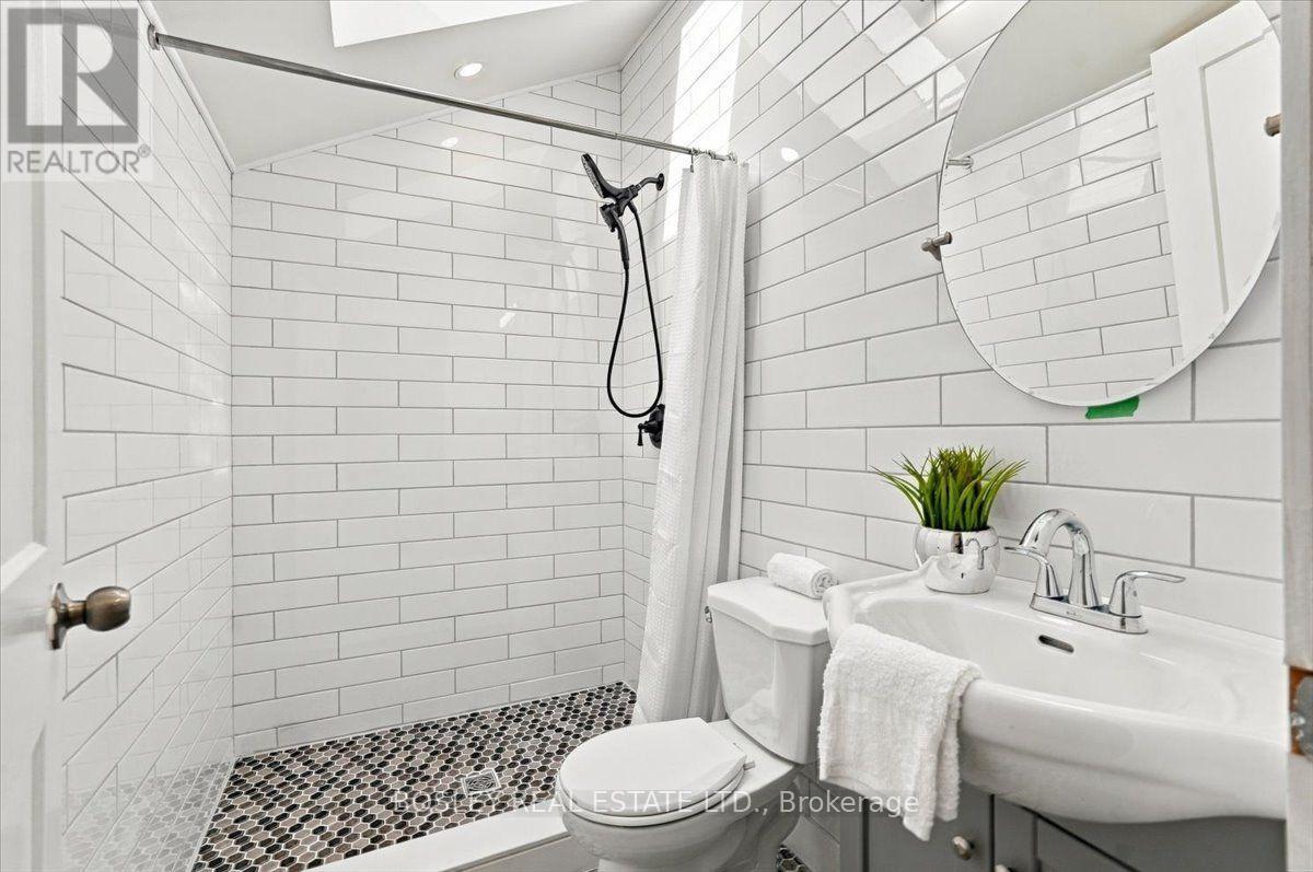 566 Rougemount Drive, Pickering, Ontario  L1W 2C2 - Photo 33 - E13816388