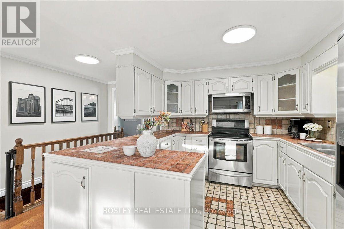 566 Rougemount Drive, Pickering, Ontario  L1W 2C2 - Photo 8 - E13816388
