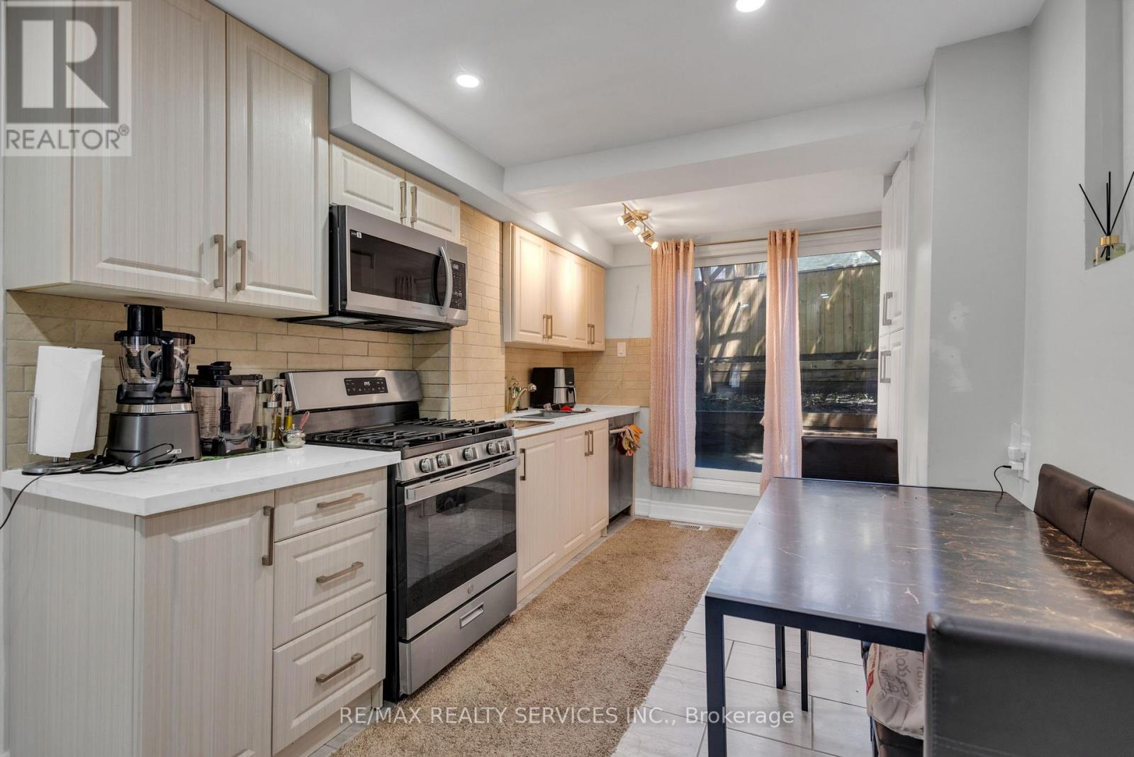 827 Craven Road, Toronto, Ontario  M4L 2Z7 - Photo 15 - E13579760