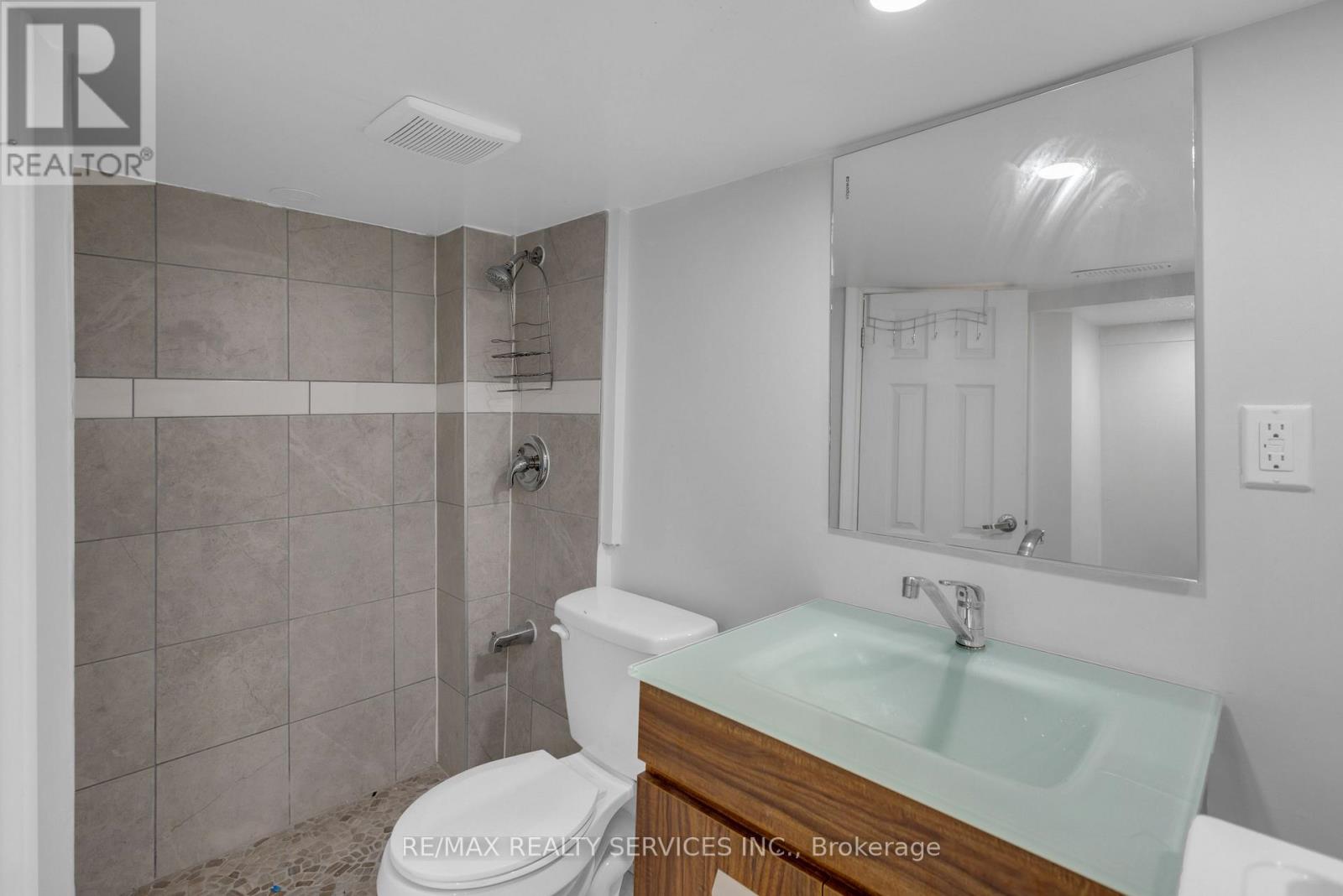 827 Craven Road, Toronto, Ontario  M4L 2Z7 - Photo 11 - E13579760