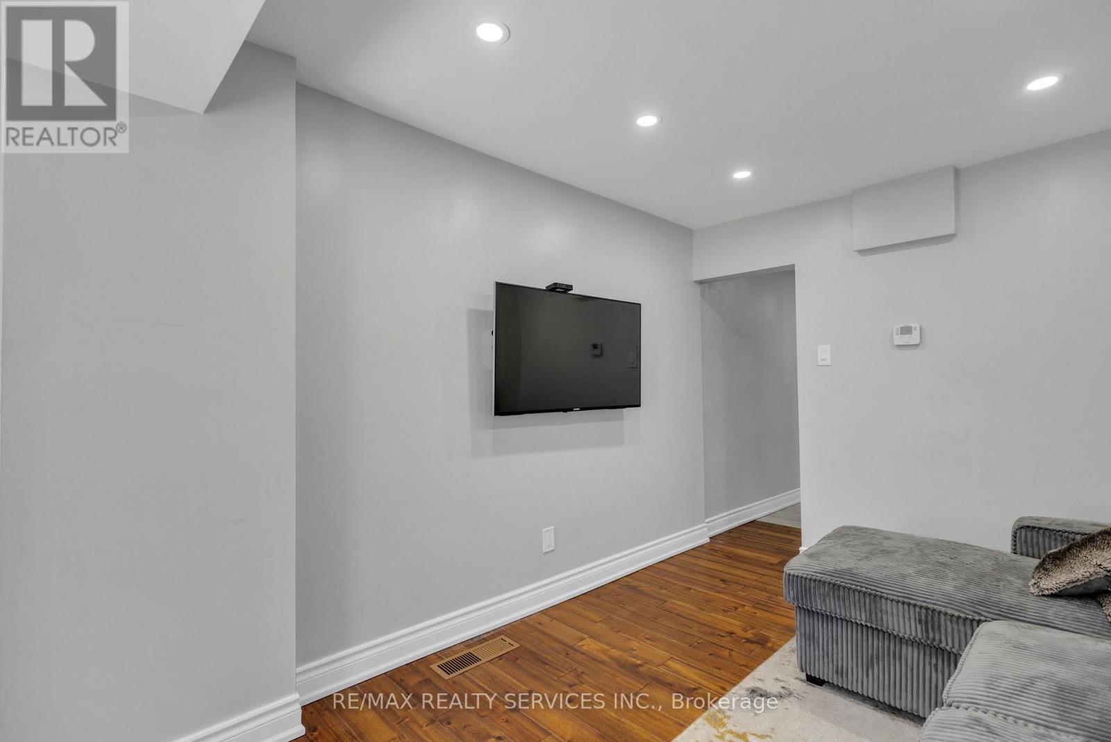 827 Craven Road, Toronto, Ontario  M4L 2Z7 - Photo 14 - E13579760
