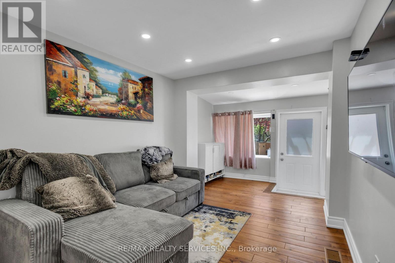 827 Craven Road, Toronto, Ontario  M4L 2Z7 - Photo 12 - E13579760
