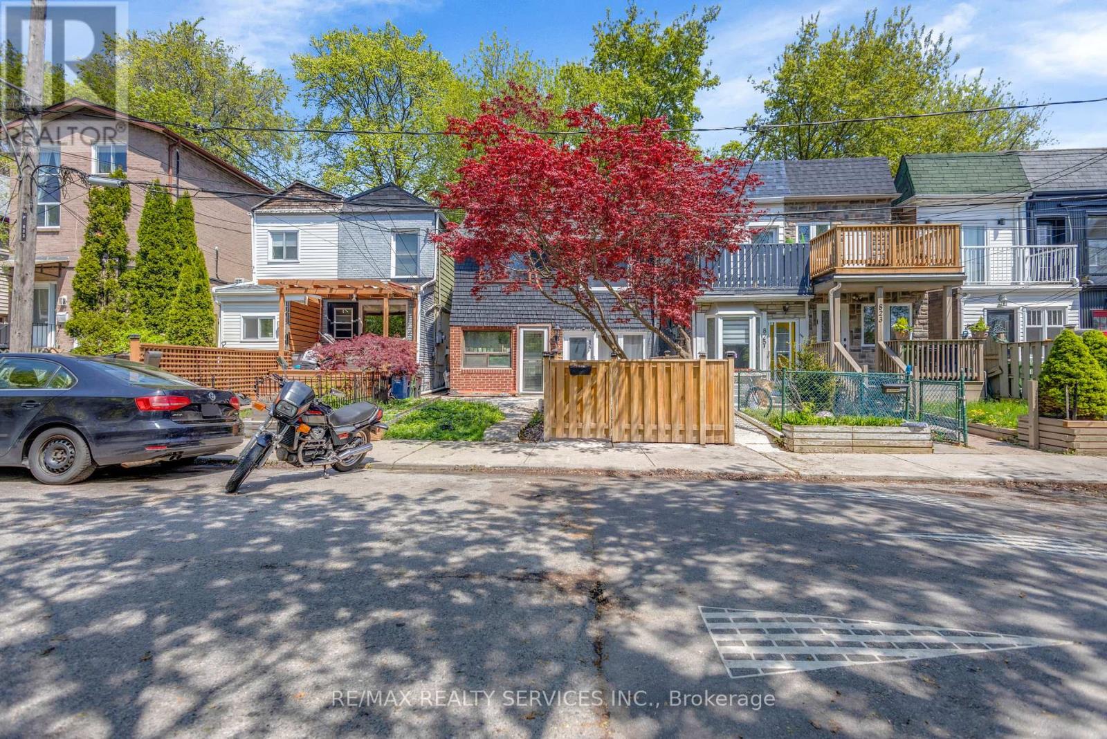 827 Craven Road, Toronto, Ontario  M4L 2Z7 - Photo 2 - E13579760