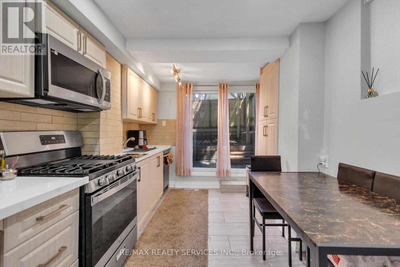 827 Craven Road, Toronto, Ontario  M4L 2Z7 - Photo 16 - E13579760
