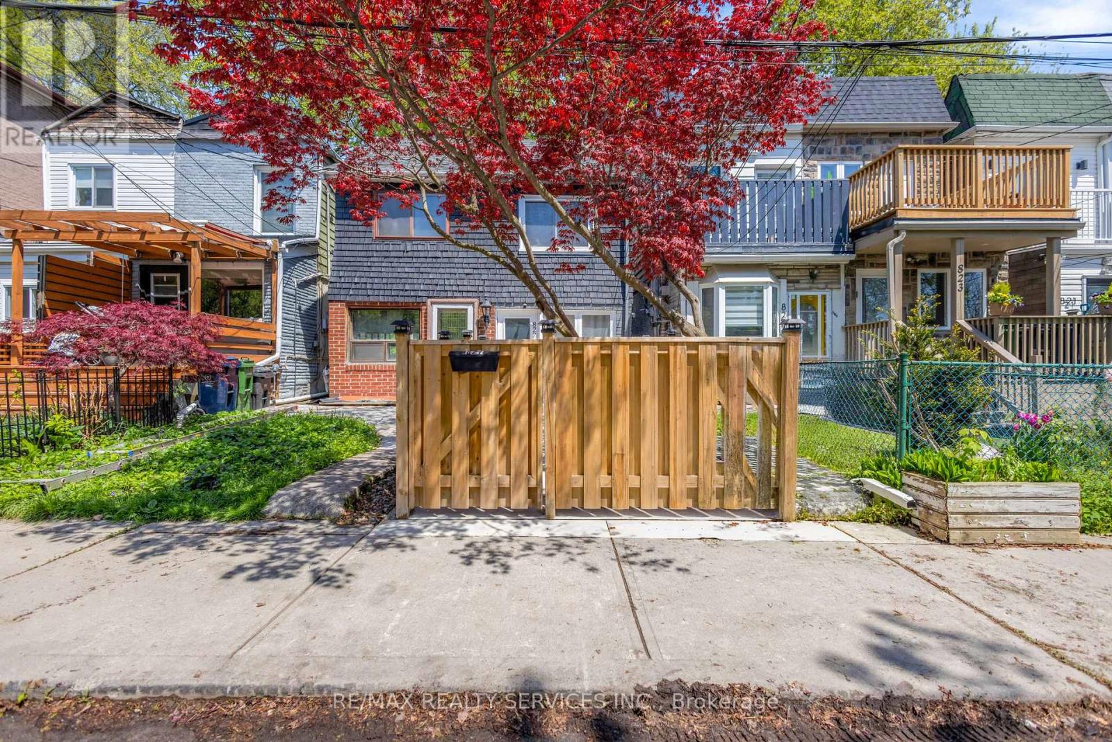 827 CRAVEN ROAD, Toronto, Ontario