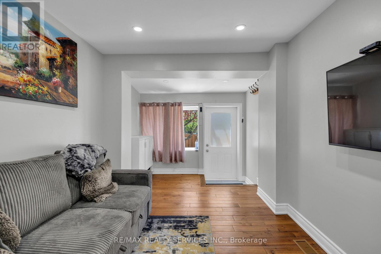 827 Craven Road, Toronto, Ontario  M4L 2Z7 - Photo 13 - E13579760