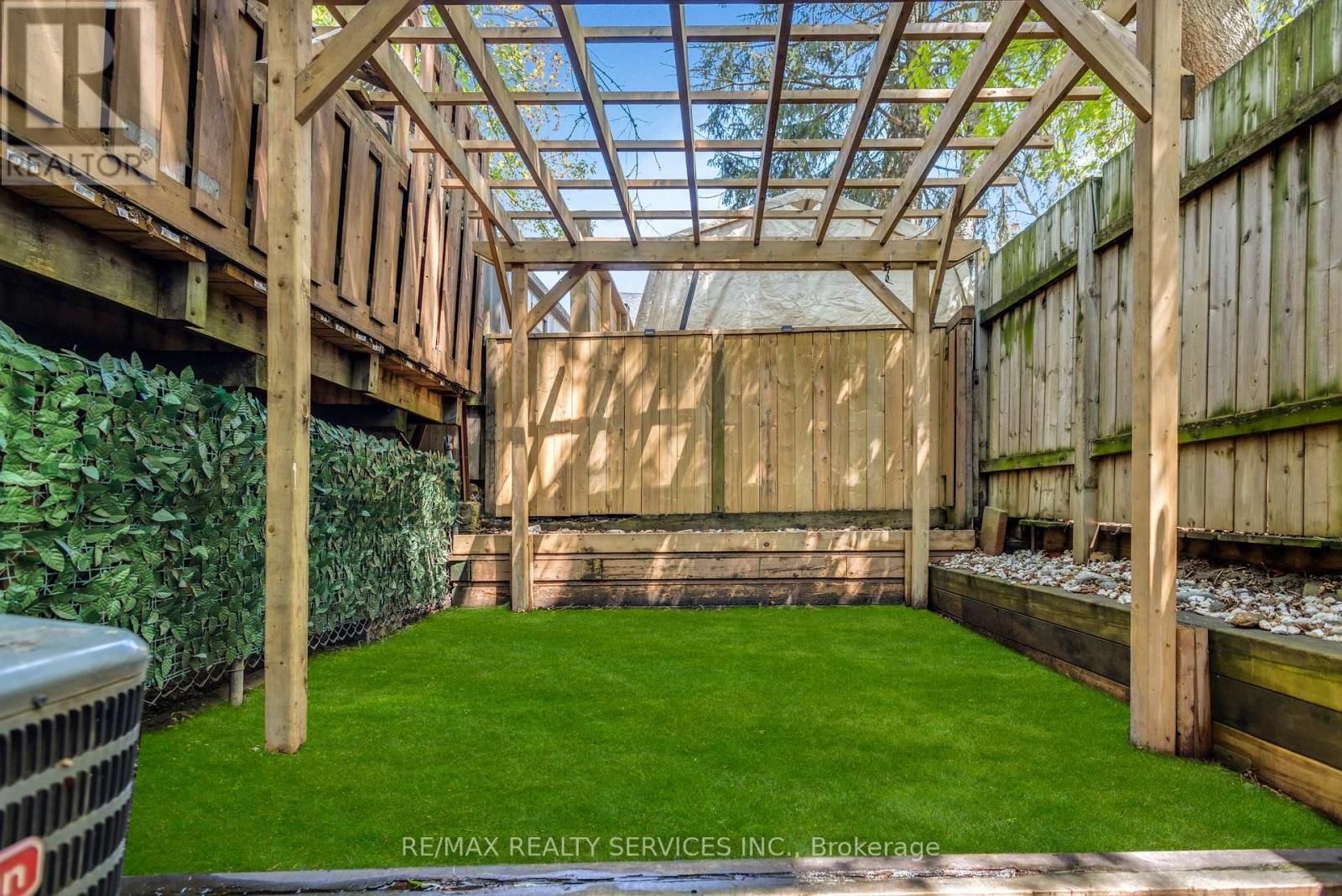 827 Craven Road, Toronto, Ontario  M4L 2Z7 - Photo 29 - E13579760