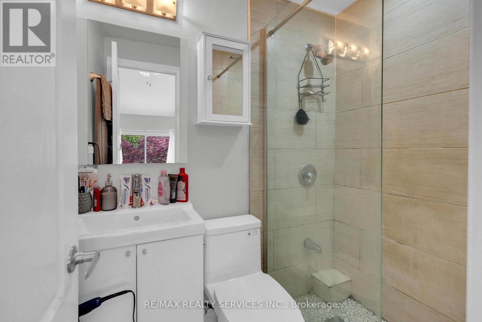 827 Craven Road, Toronto, Ontario  M4L 2Z7 - Photo 37 - E13579760