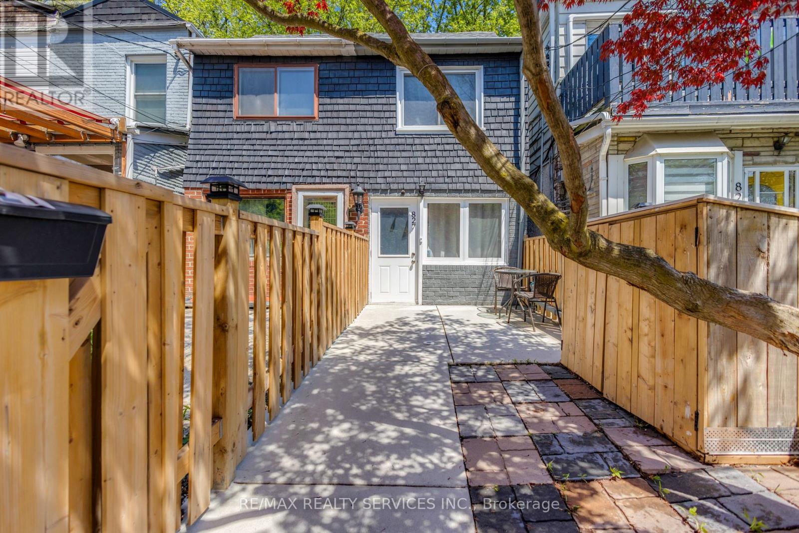 827 Craven Road, Toronto, Ontario  M4L 2Z7 - Photo 4 - E13579760