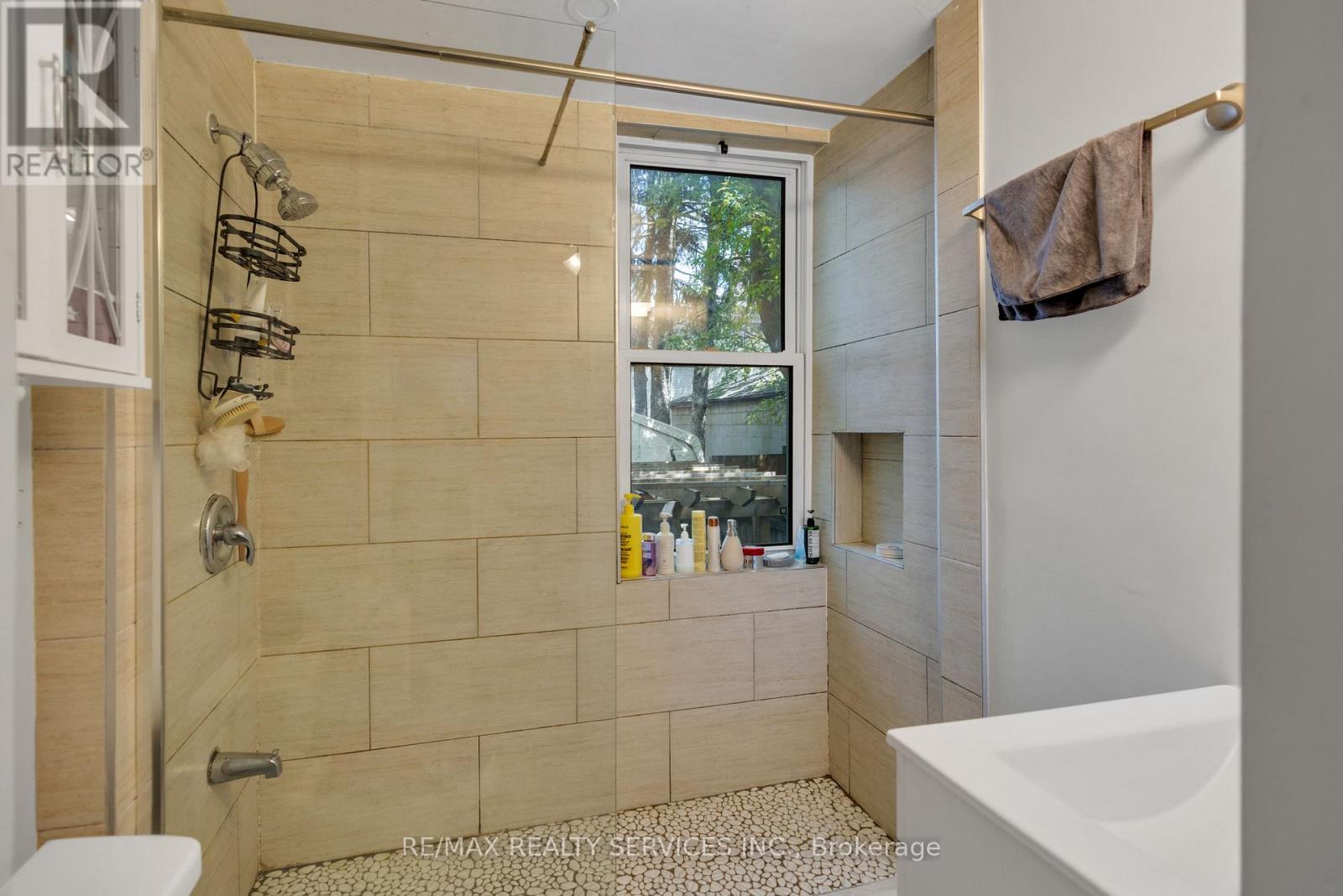 827 Craven Road, Toronto, Ontario  M4L 2Z7 - Photo 40 - E13579760