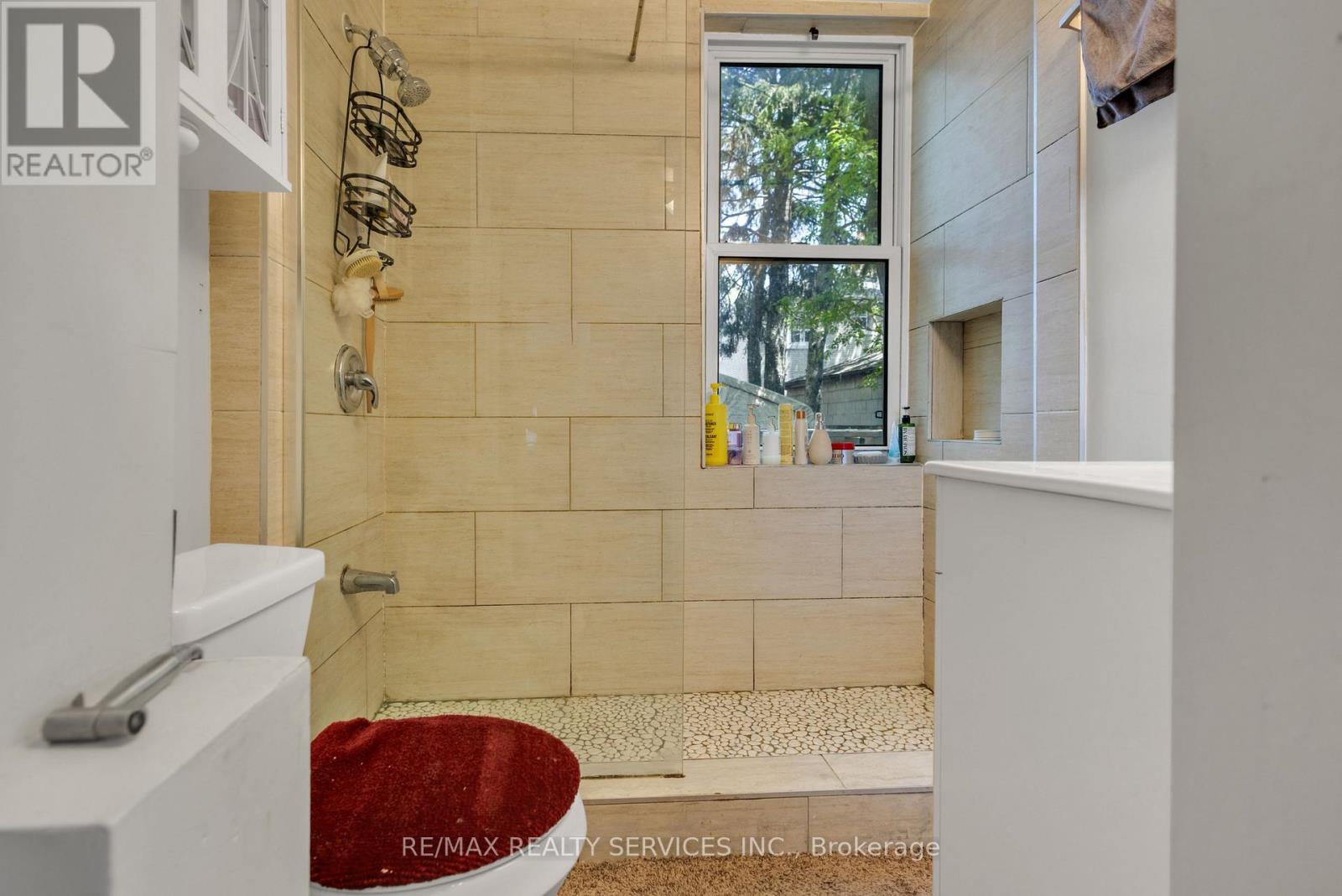 827 Craven Road, Toronto, Ontario  M4L 2Z7 - Photo 9 - E13579760