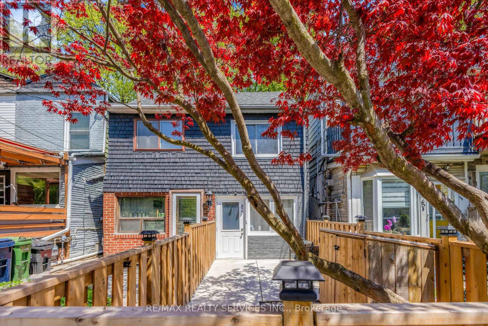 827 Craven Road, Toronto, Ontario  M4L 2Z7 - Photo 6 - E13579760