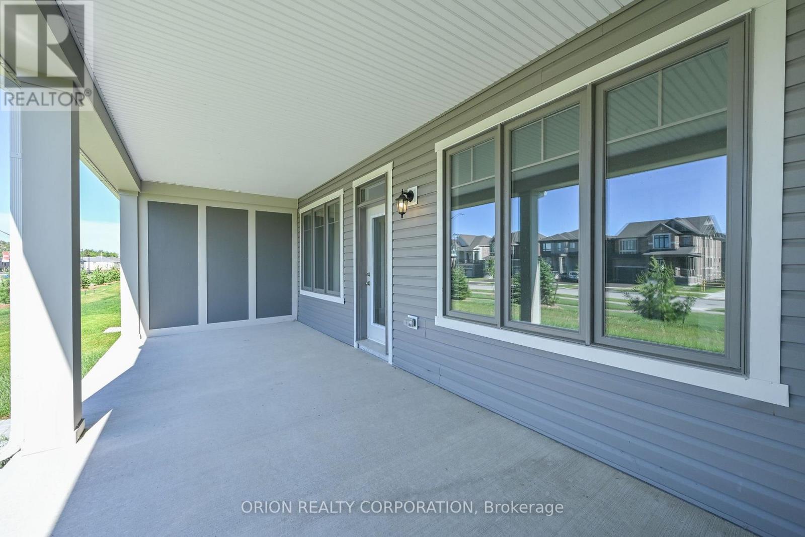 704 Sargeant Place, Innisfil, Ontario  L9S 0S9 - Photo 2 - N13816330