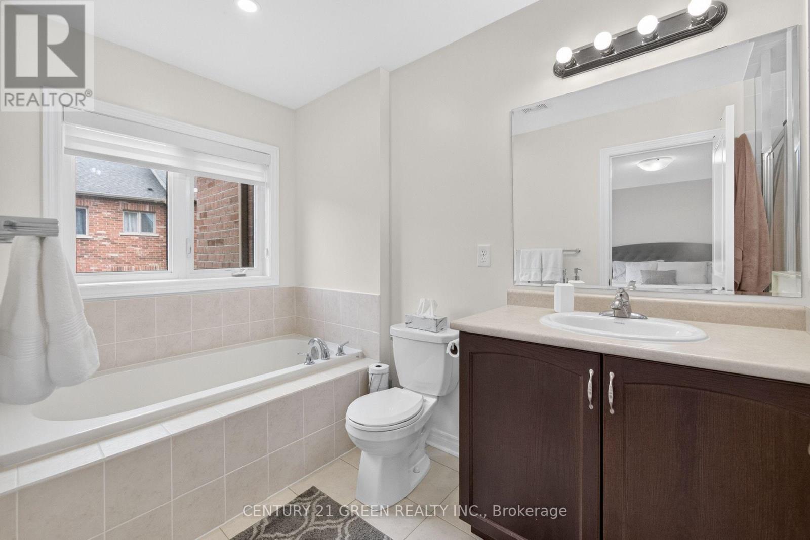 27 Padbury Trail, Brampton, Ontario  L7A 4V2 - Photo 13 - W13816248