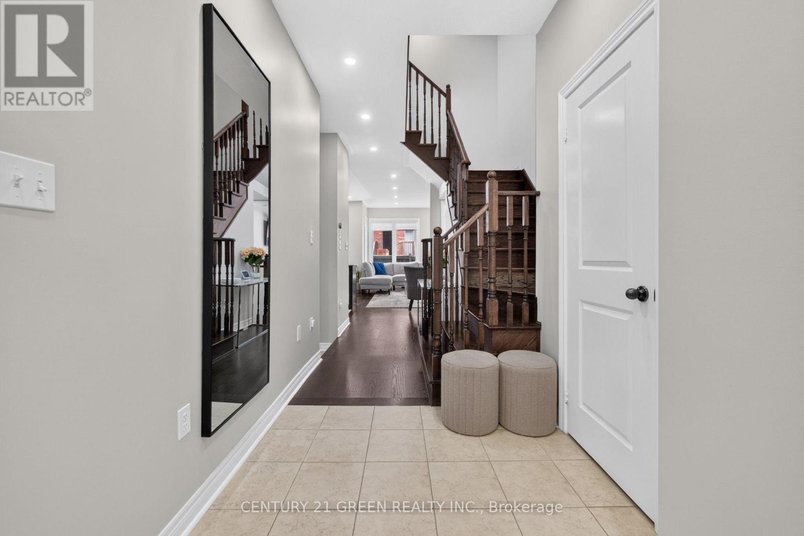 27 Padbury Trail, Brampton, Ontario  L7A 4V2 - Photo 3 - W13816248