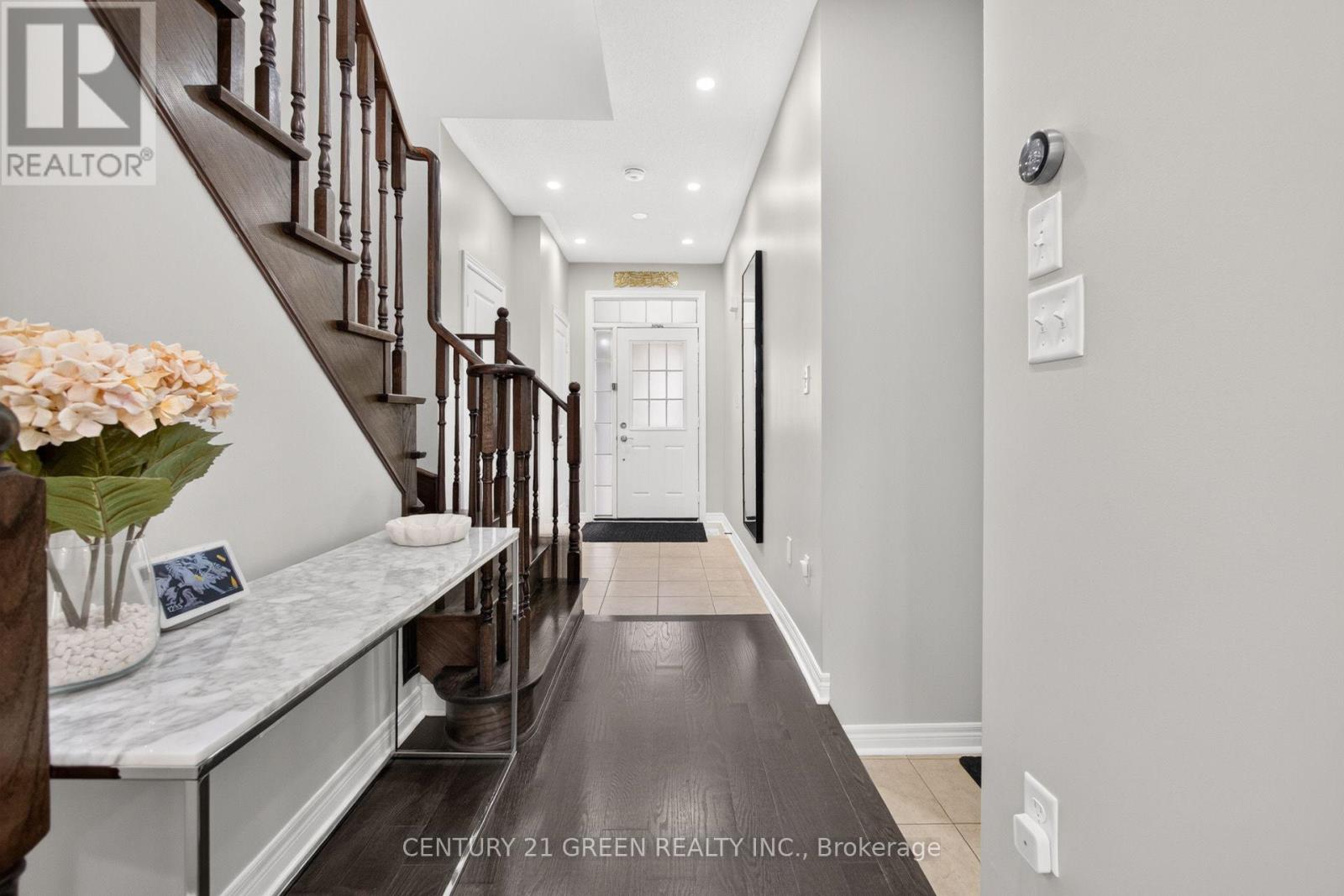 27 Padbury Trail, Brampton, Ontario  L7A 4V2 - Photo 4 - W13816248