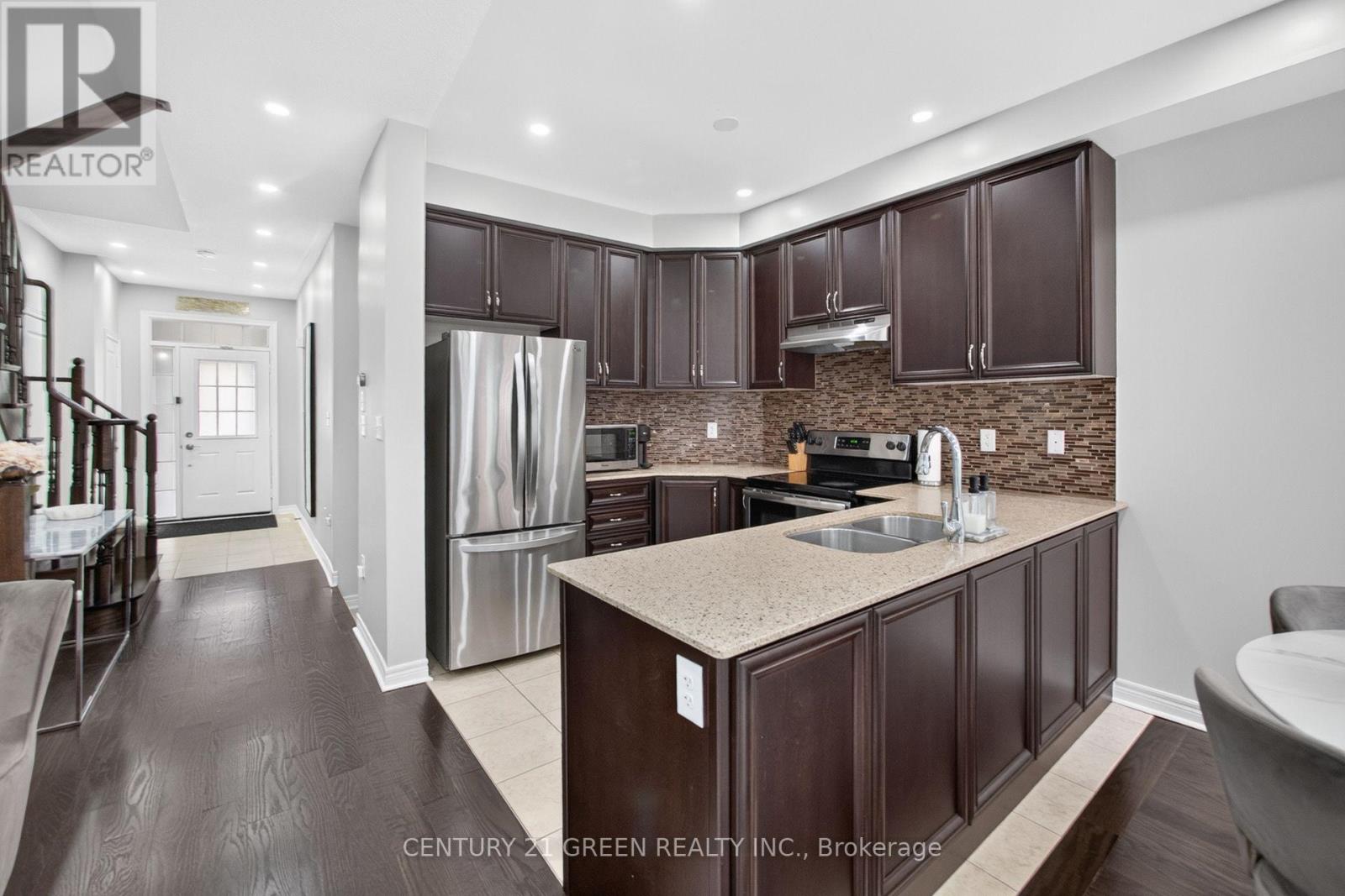 27 Padbury Trail, Brampton, Ontario  L7A 4V2 - Photo 7 - W13816248