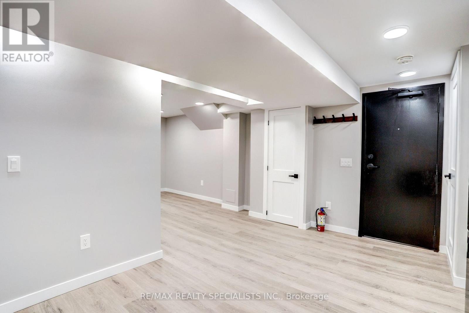 Lower - 454 Mayzel Road, Burlington, Ontario  L7R 3C3 - Photo 11 - W13816276
