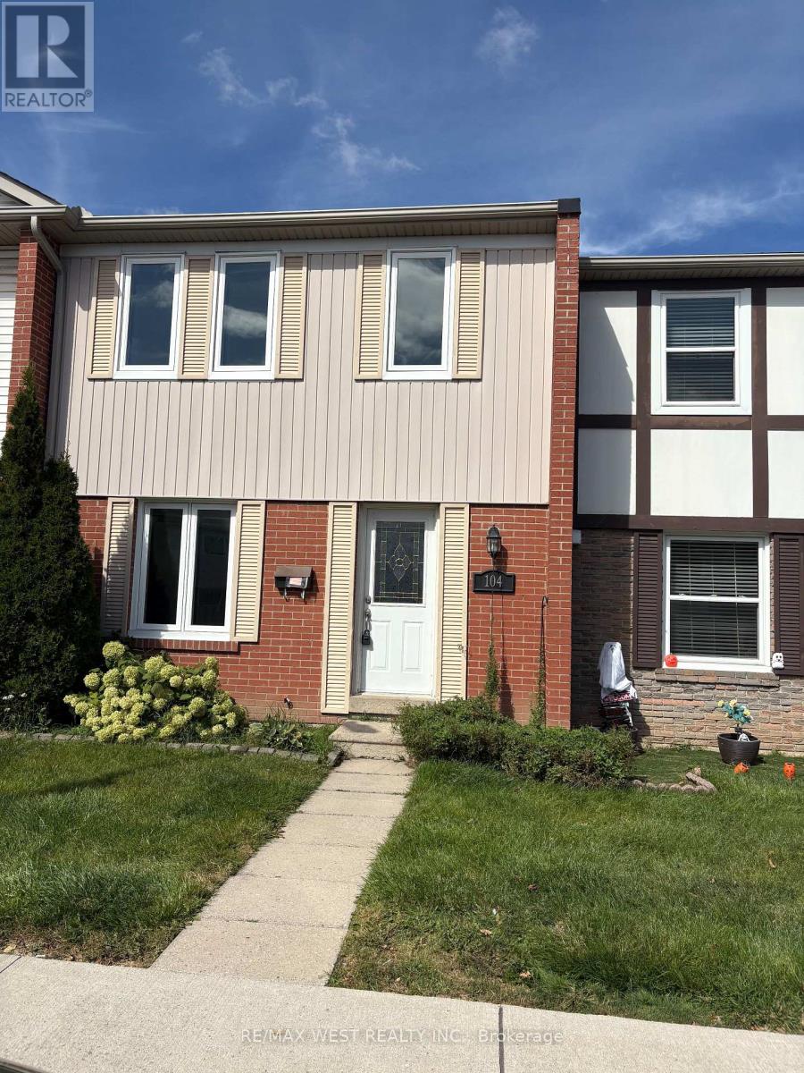 104 - 900 Central Park Drive, Brampton, Ontario  L6S 3J6 - Photo 1 - W13816302