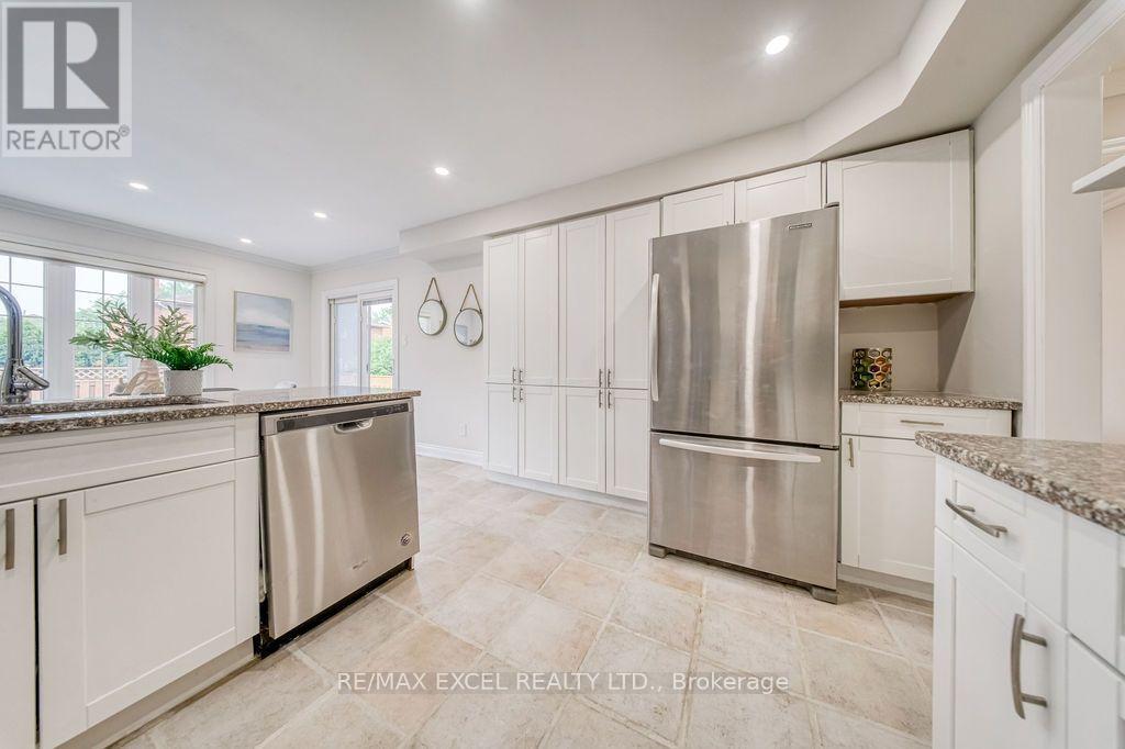 2105 Oakmead Boulevard, Oakville, Ontario  L6H 5C2 - Photo 16 - W13816310