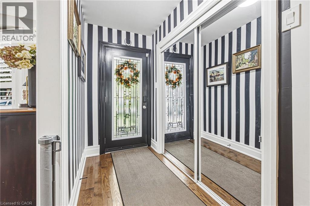 581 Holly Hill Crescent, Burlington, Ontario  L7L 3Z8 - Photo 4 - 40865056