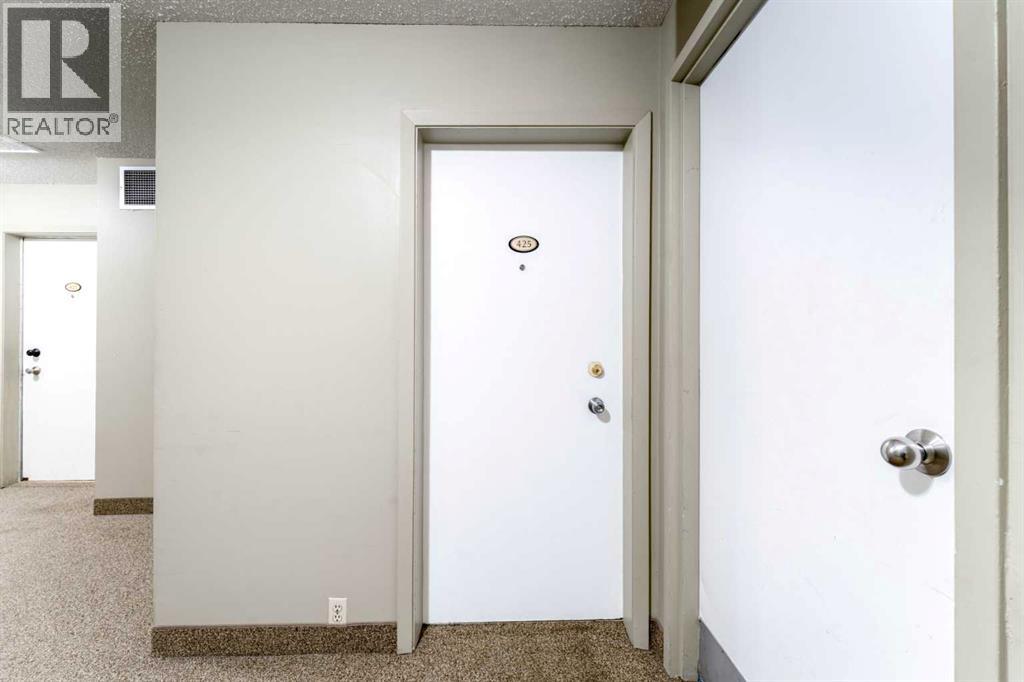 425, 10120 Brookpark Boulevard Sw, Calgary, Alberta T2W 3G3 - Photo 17 - A2345803