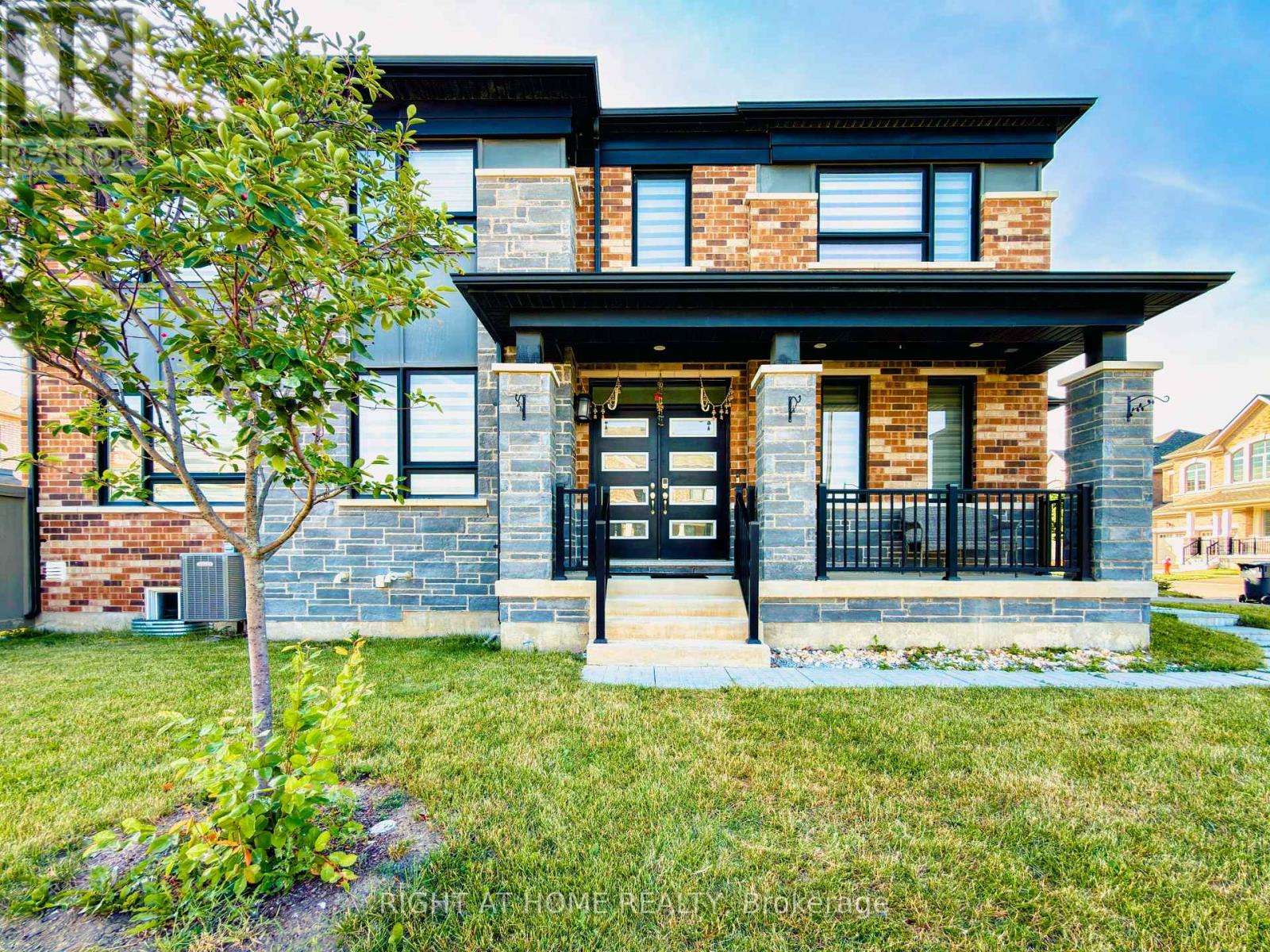 30 Boothill Drive, Brampton, Ontario  L7A 5E4 - Photo 2 - W13757752