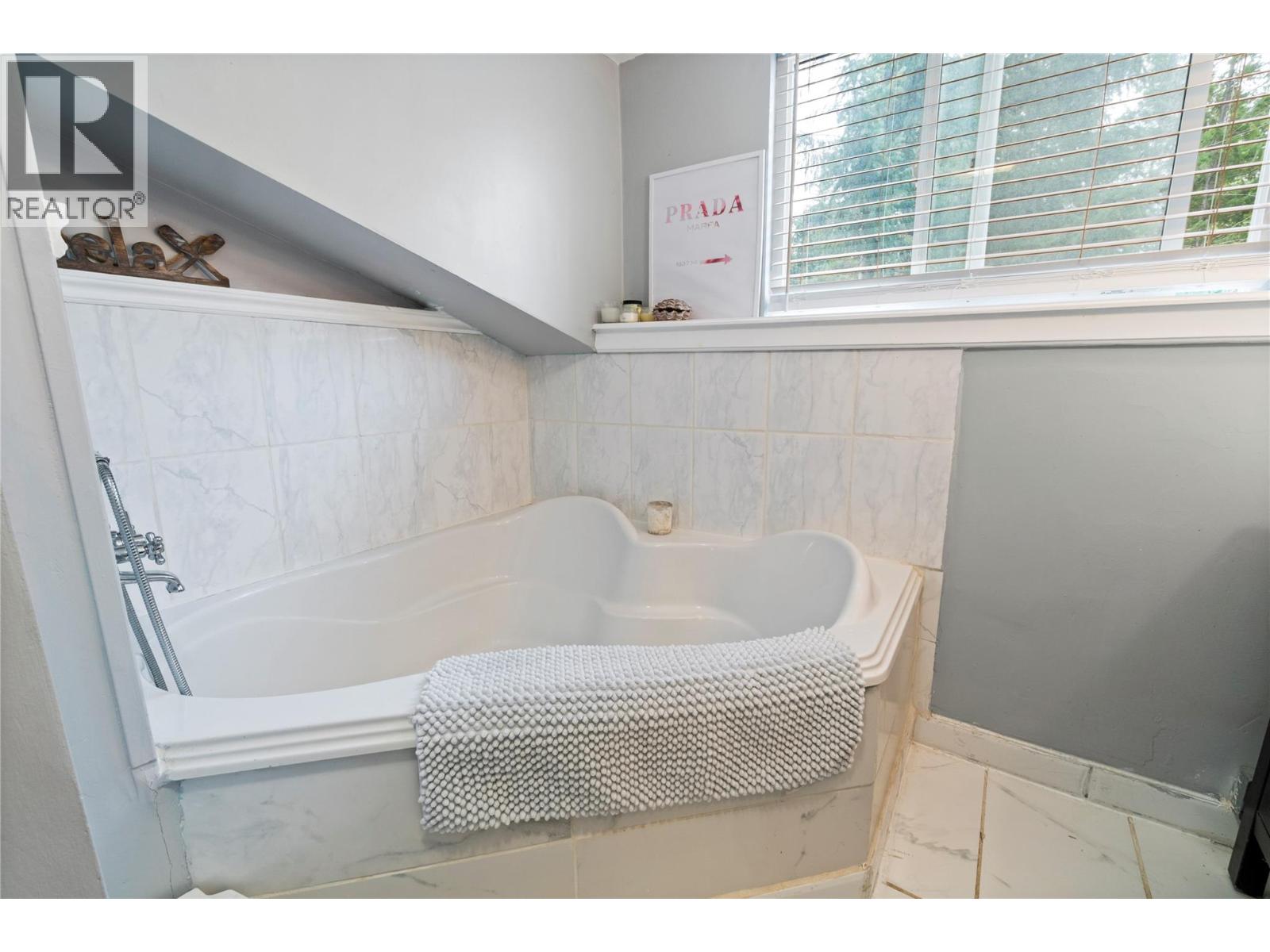 2675 Fraser Road, Anglemont, British Columbia  V0E 1M8 - Photo 11 - 10401647