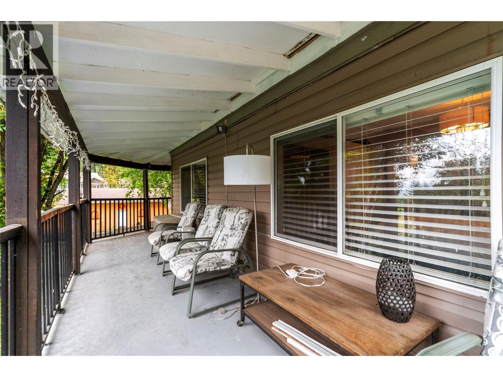 2675 Fraser Road, Anglemont, British Columbia  V0E 1M8 - Photo 17 - 10401647