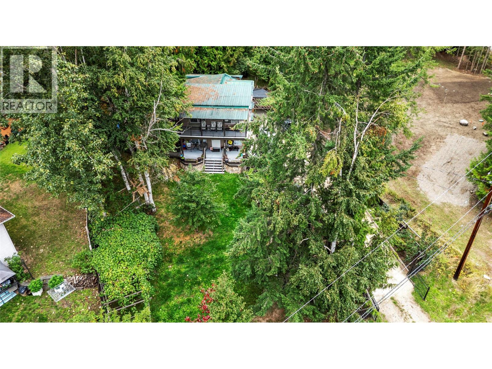 2675 Fraser Road, Anglemont, British Columbia  V0E 1M8 - Photo 2 - 10401647