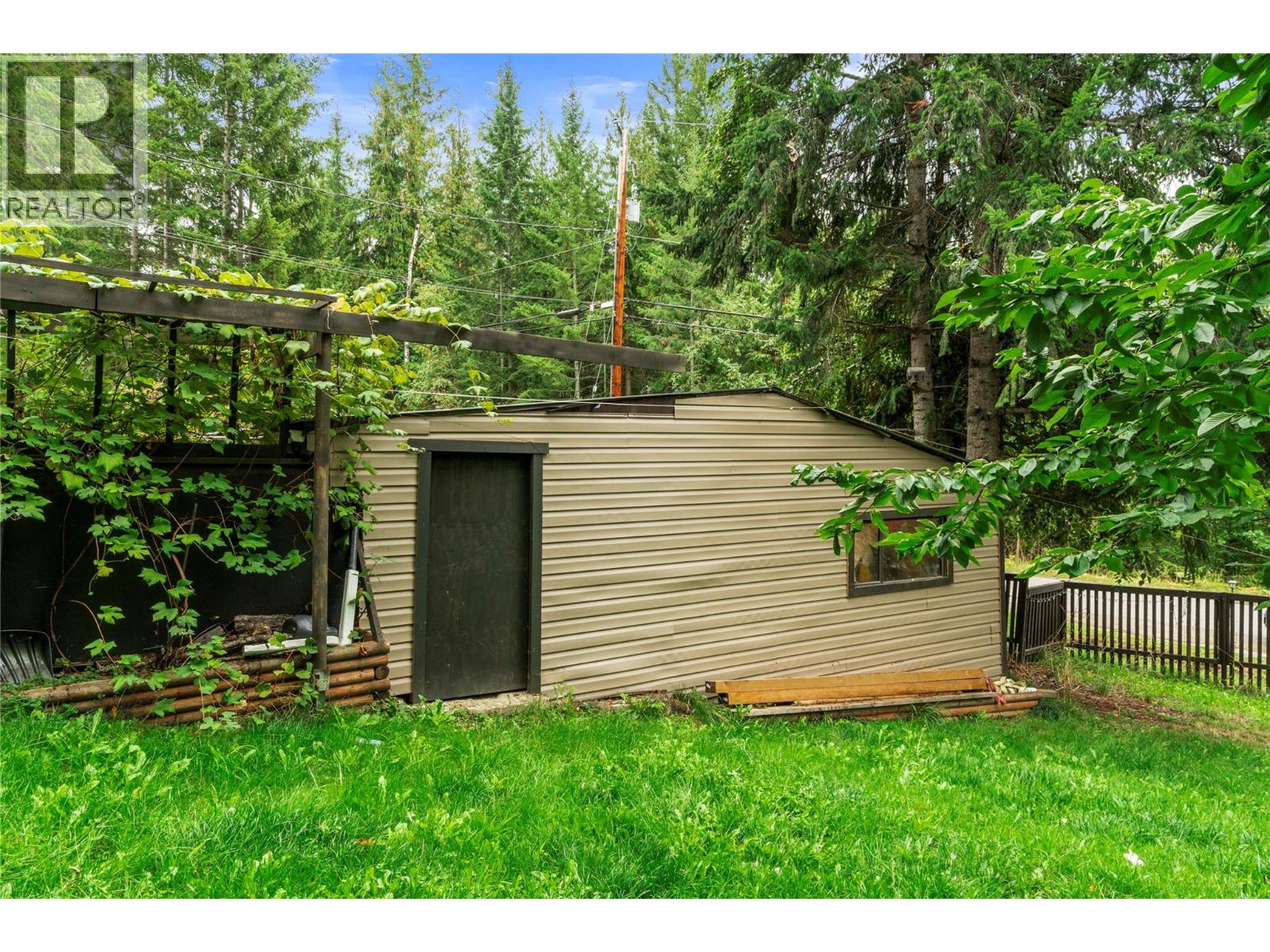 2675 Fraser Road, Anglemont, British Columbia  V0E 1M8 - Photo 22 - 10401647