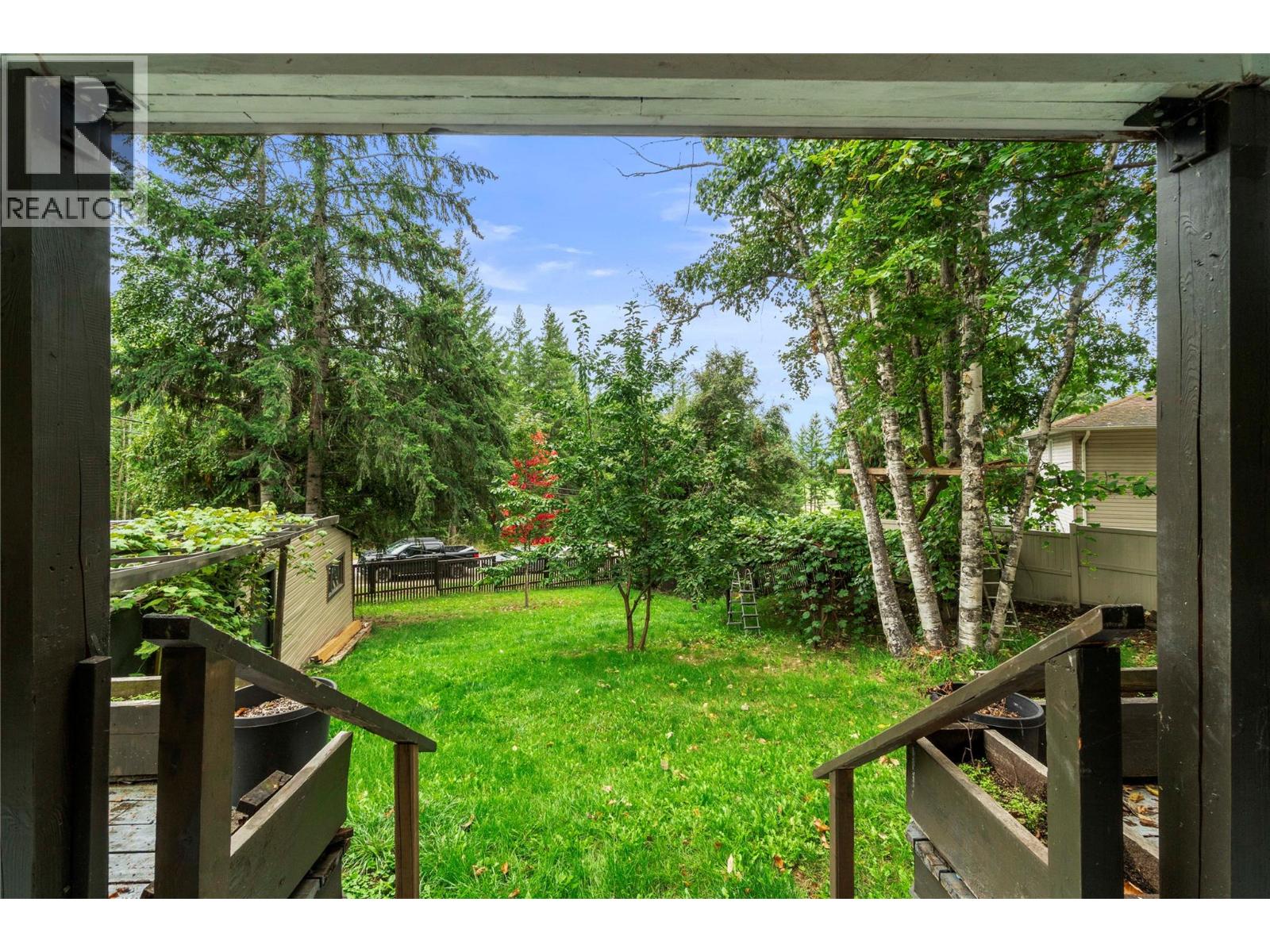 2675 Fraser Road, Anglemont, British Columbia  V0E 1M8 - Photo 24 - 10401647