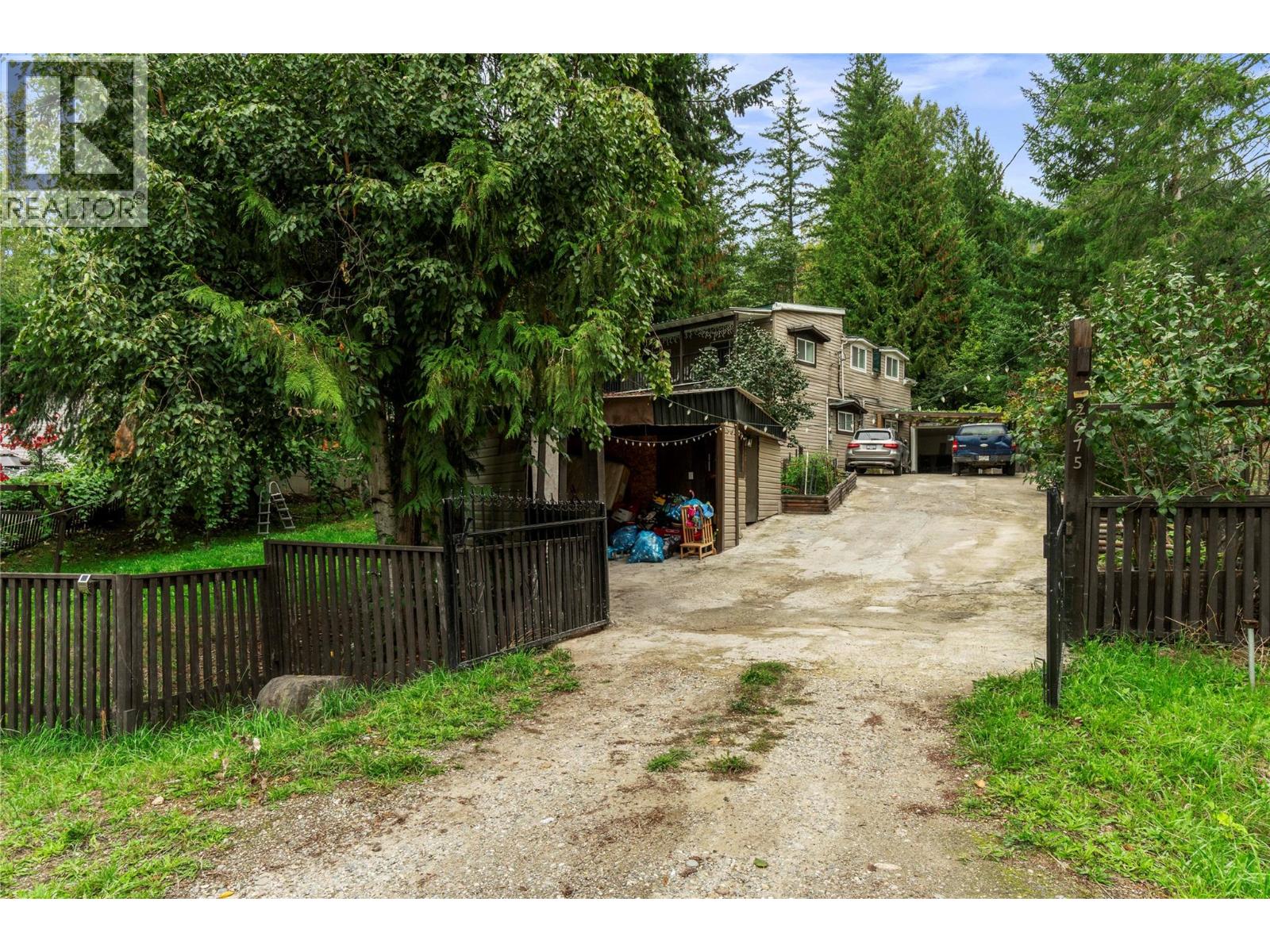 2675 Fraser Road, Anglemont, British Columbia  V0E 1M8 - Photo 27 - 10401647