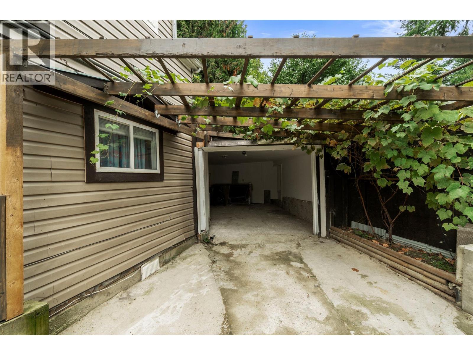 2675 Fraser Road, Anglemont, British Columbia  V0E 1M8 - Photo 45 - 10401647