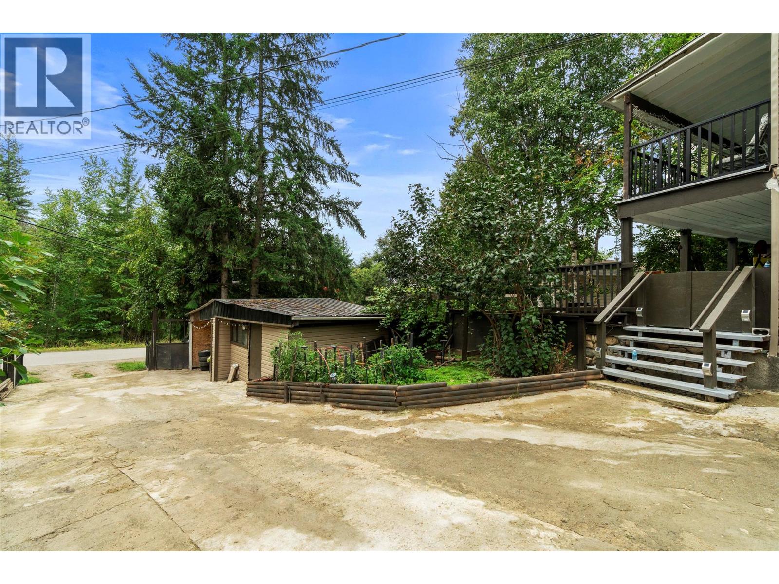 2675 Fraser Road, Anglemont, British Columbia  V0E 1M8 - Photo 46 - 10401647