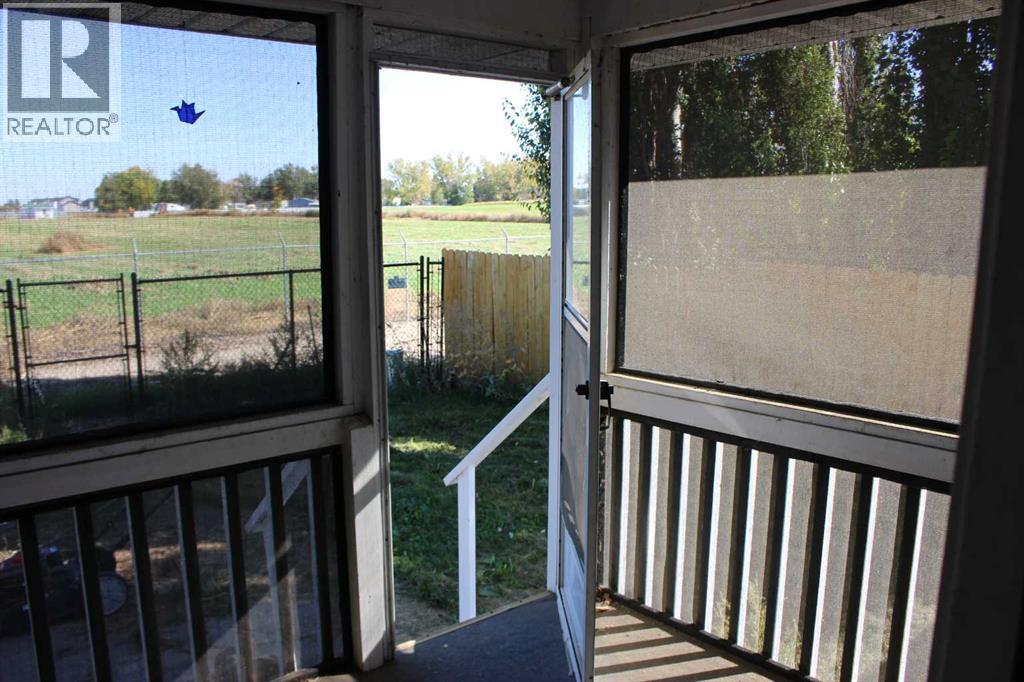 405 Maple Crescent, Picture Butte, Alberta  T0K 1V0 - Photo 17 - A2345848