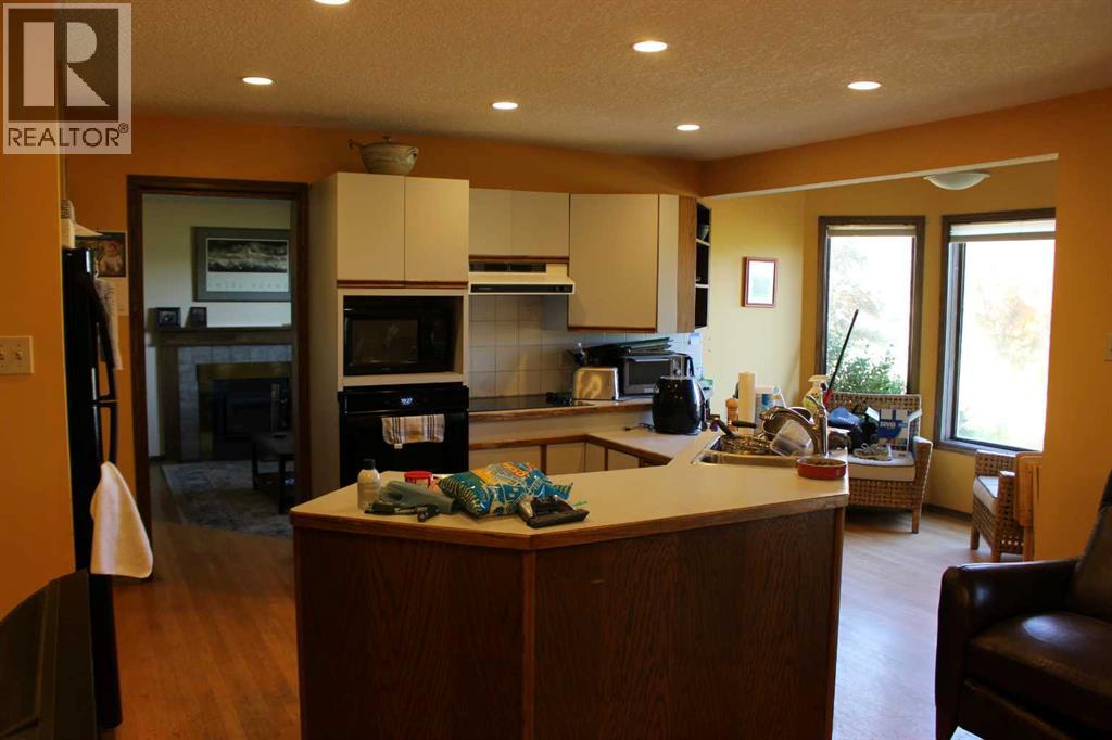 405 Maple Crescent, Picture Butte, Alberta  T0K 1V0 - Photo 3 - A2345848