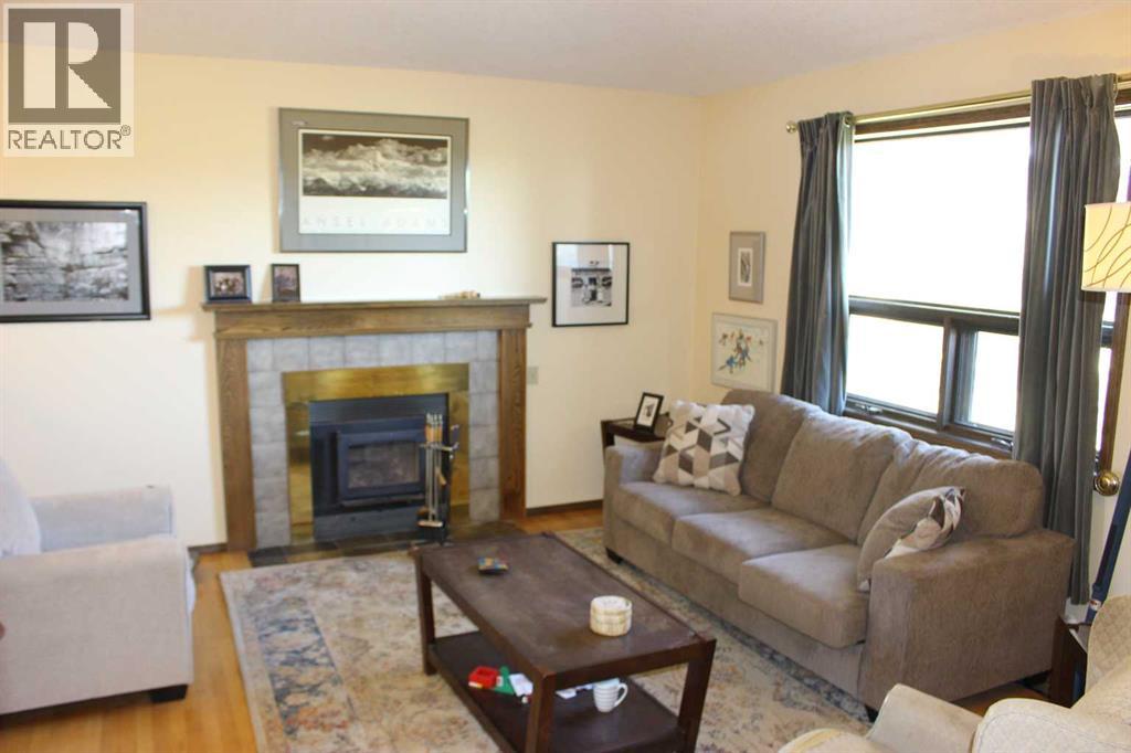405 Maple Crescent, Picture Butte, Alberta  T0K 1V0 - Photo 5 - A2345848
