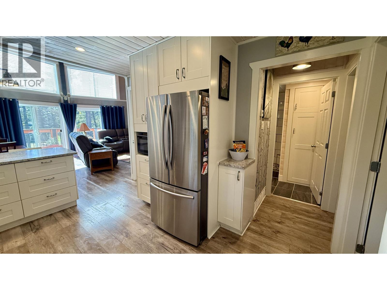 4867 Gloinnzun Drive, 108 Mile Ranch, British Columbia  V0K 2Z0 - Photo 5 - R3168525