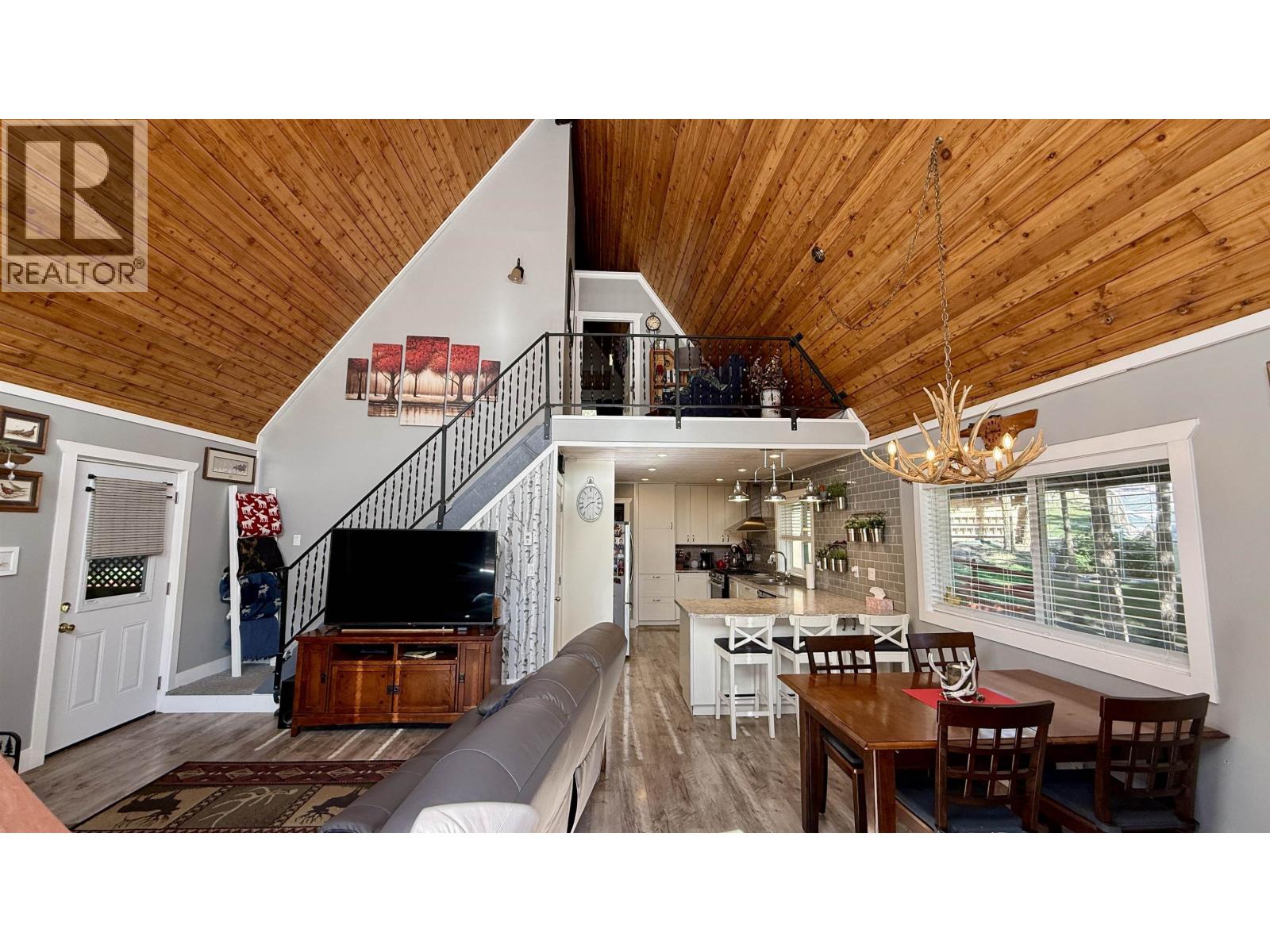 4867 Gloinnzun Drive, 108 Mile Ranch, British Columbia  V0K 2Z0 - Photo 6 - R3168525