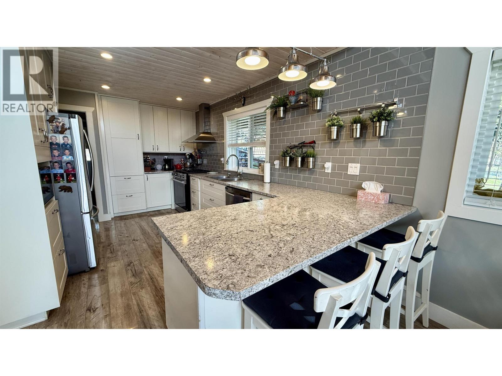 4867 Gloinnzun Drive, 108 Mile Ranch, British Columbia  V0K 2Z0 - Photo 4 - R3168525