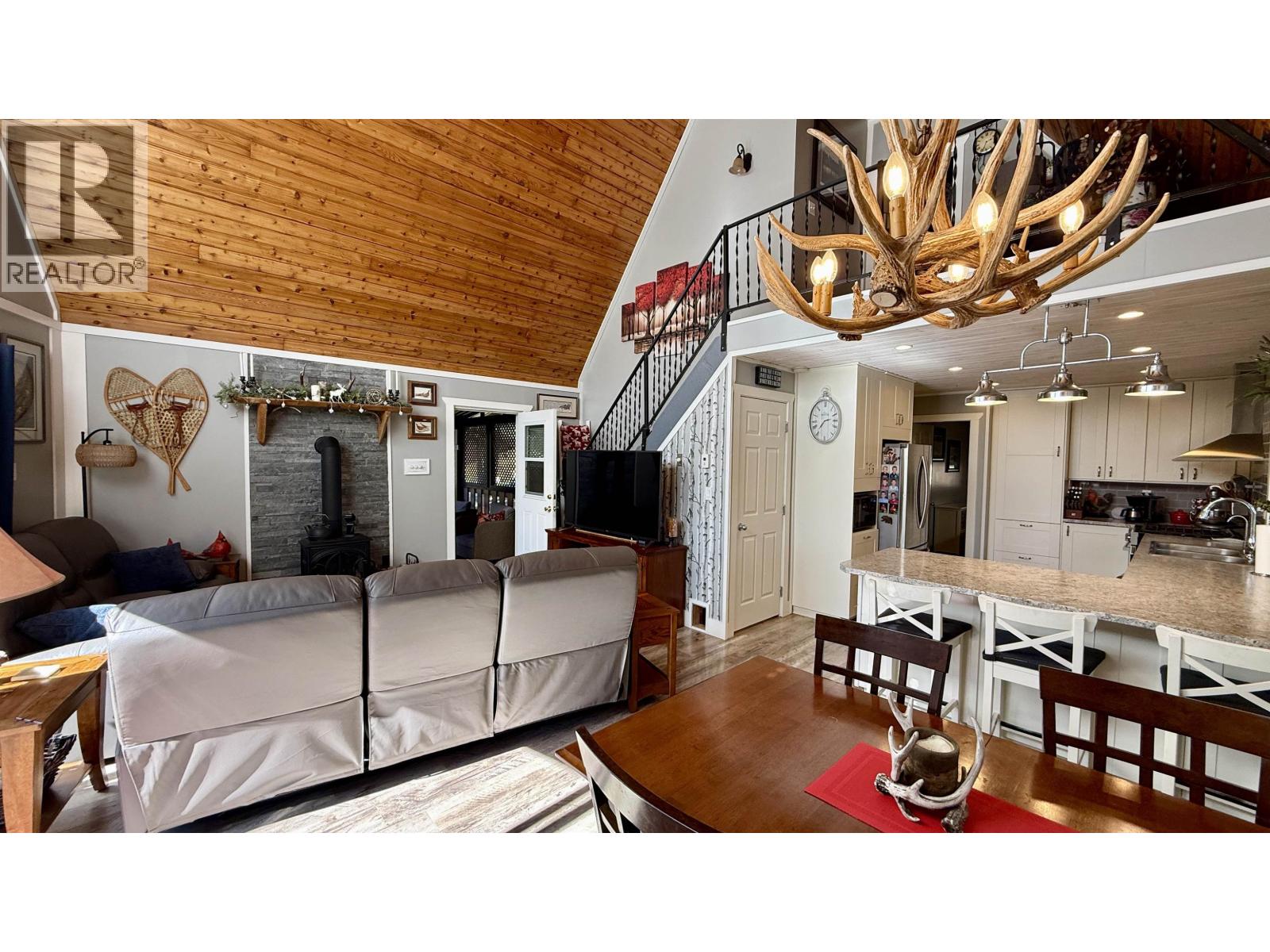 4867 Gloinnzun Drive, 108 Mile Ranch, British Columbia  V0K 2Z0 - Photo 7 - R3168525