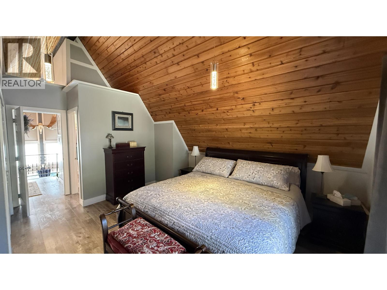 4867 Gloinnzun Drive, 108 Mile Ranch, British Columbia  V0K 2Z0 - Photo 16 - R3168525