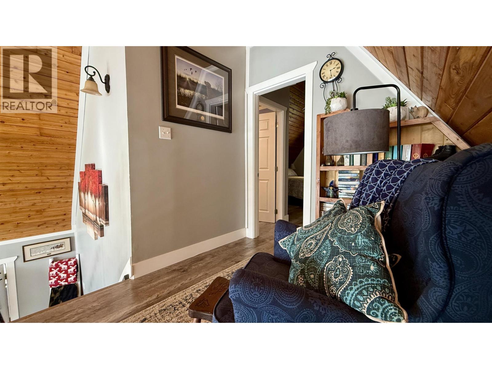 4867 Gloinnzun Drive, 108 Mile Ranch, British Columbia  V0K 2Z0 - Photo 14 - R3168525