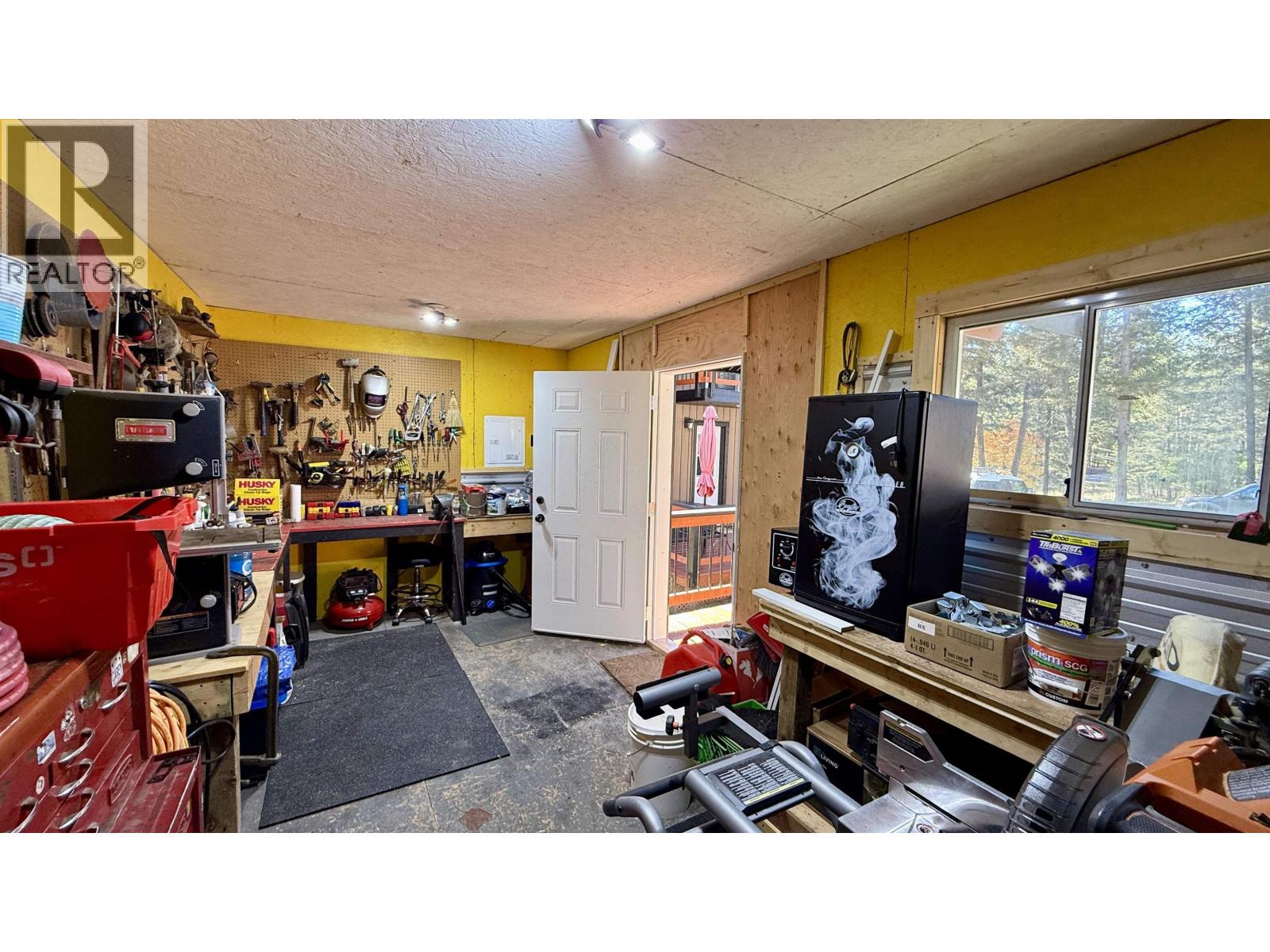 4867 Gloinnzun Drive, 108 Mile Ranch, British Columbia  V0K 2Z0 - Photo 35 - R3168525