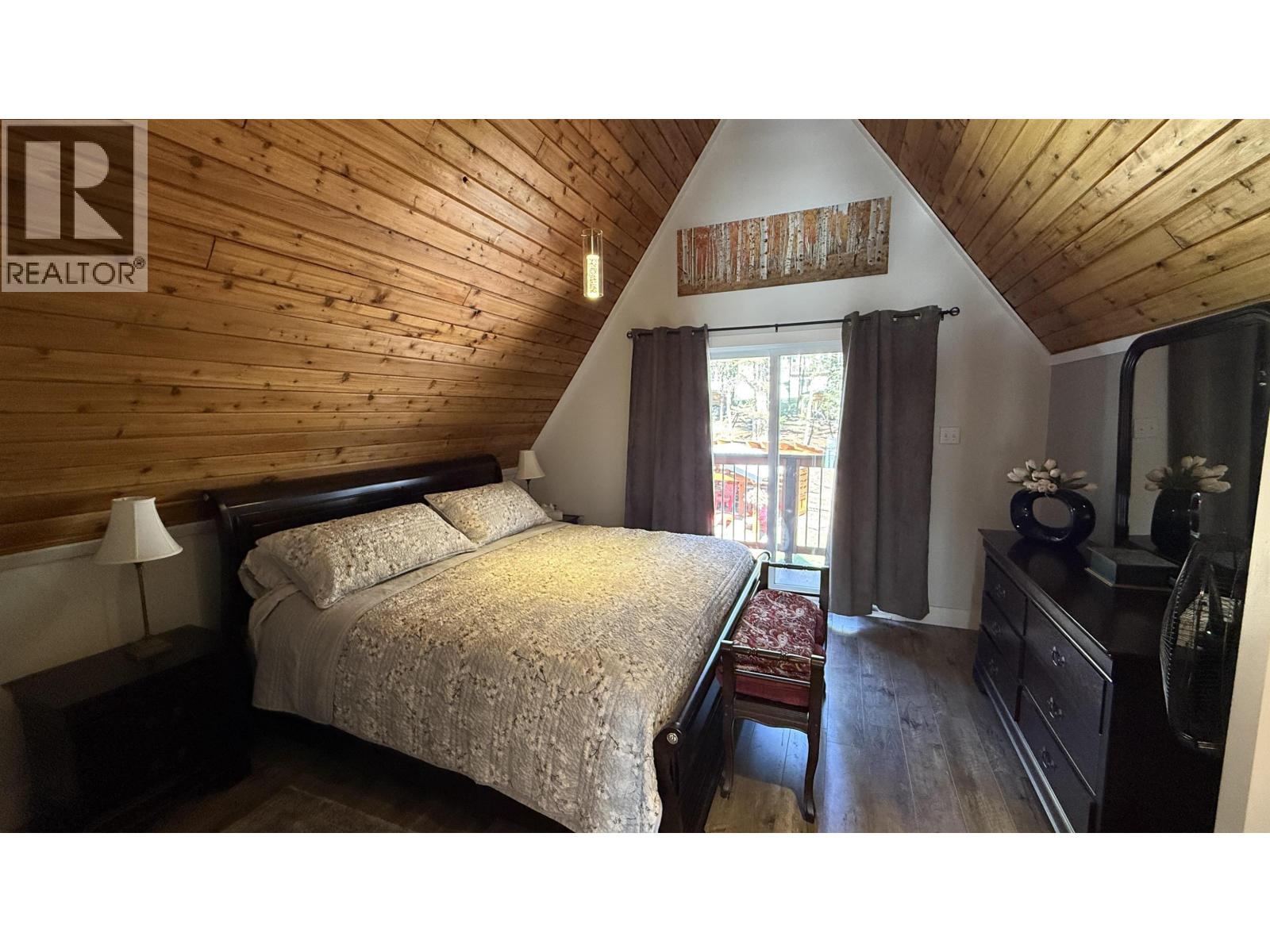 4867 Gloinnzun Drive, 108 Mile Ranch, British Columbia  V0K 2Z0 - Photo 15 - R3168525