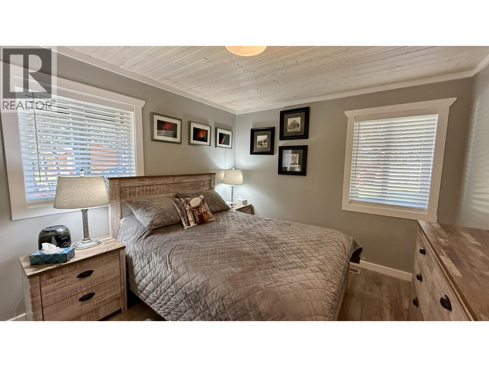 4867 Gloinnzun Drive, 108 Mile Ranch, British Columbia  V0K 2Z0 - Photo 10 - R3168525