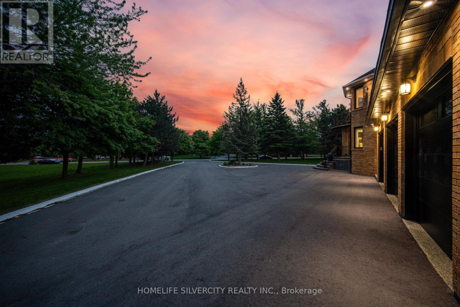15 Estateview Circle, Brampton, Ontario  L6P 0R3 - Photo 4 - W13816446